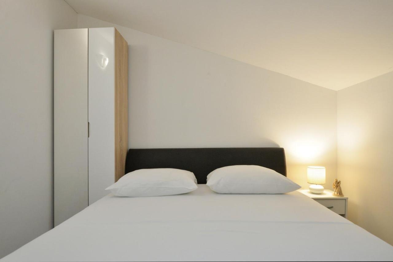 Apartmani Vedrana, Murter Esterno foto