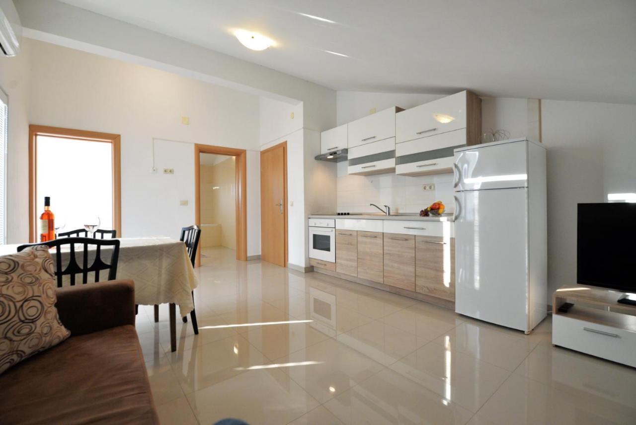 Apartmani Vedrana, Murter Esterno foto