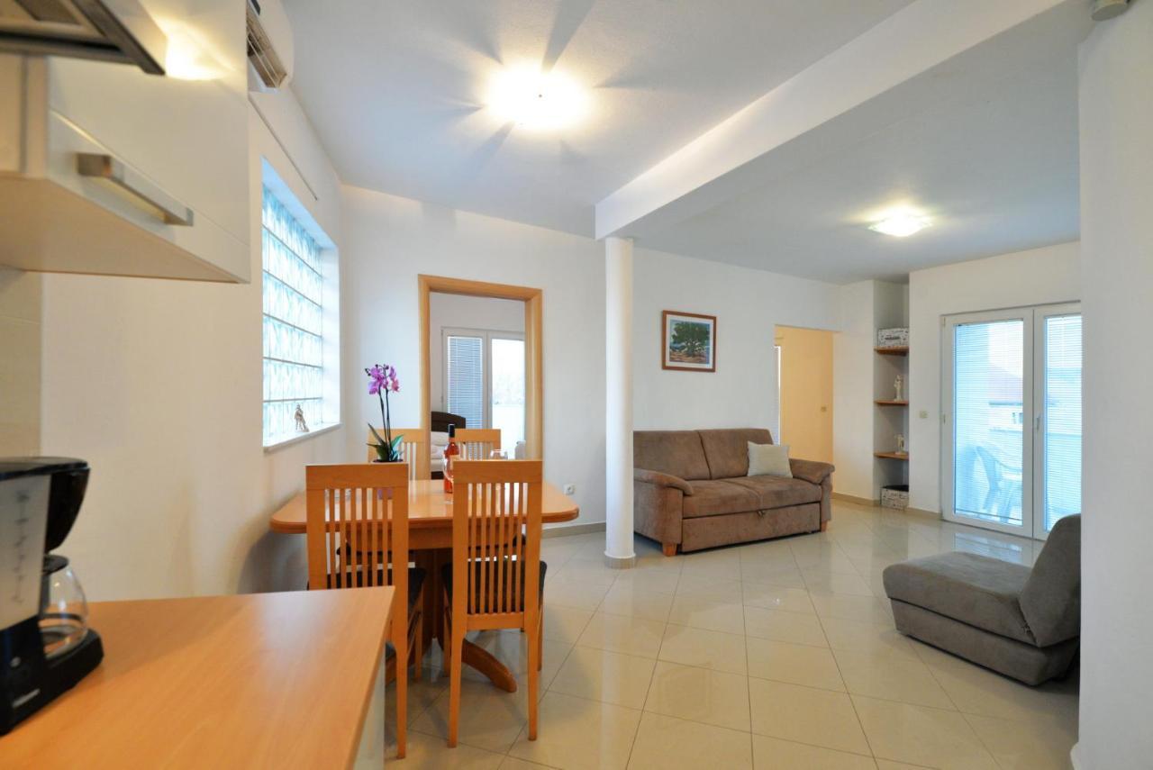 Apartmani Vedrana, Murter Esterno foto