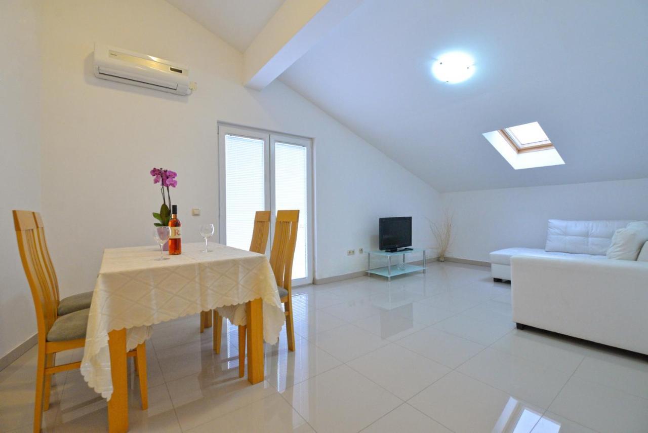 Apartmani Vedrana, Murter Esterno foto