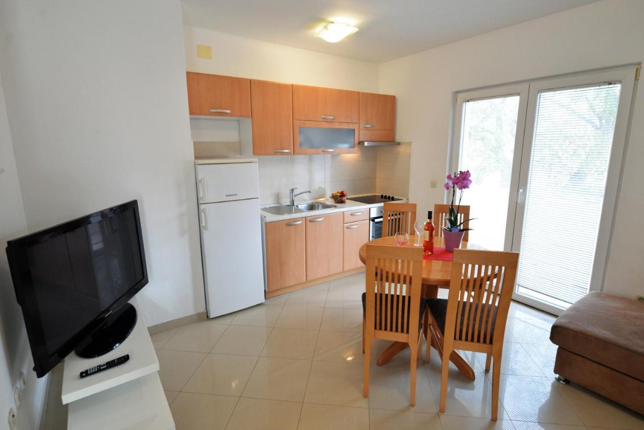 Apartmani Vedrana, Murter Esterno foto