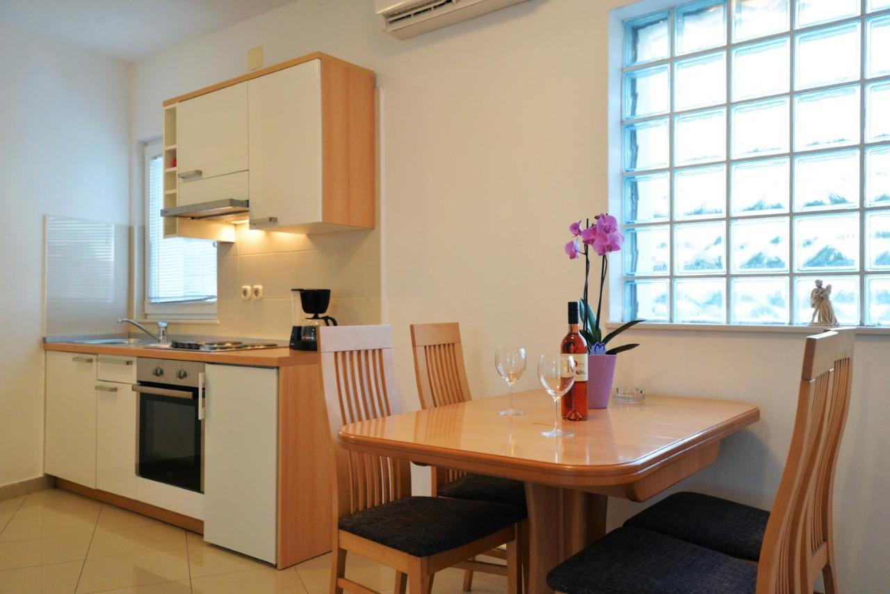 Apartmani Vedrana, Murter Esterno foto