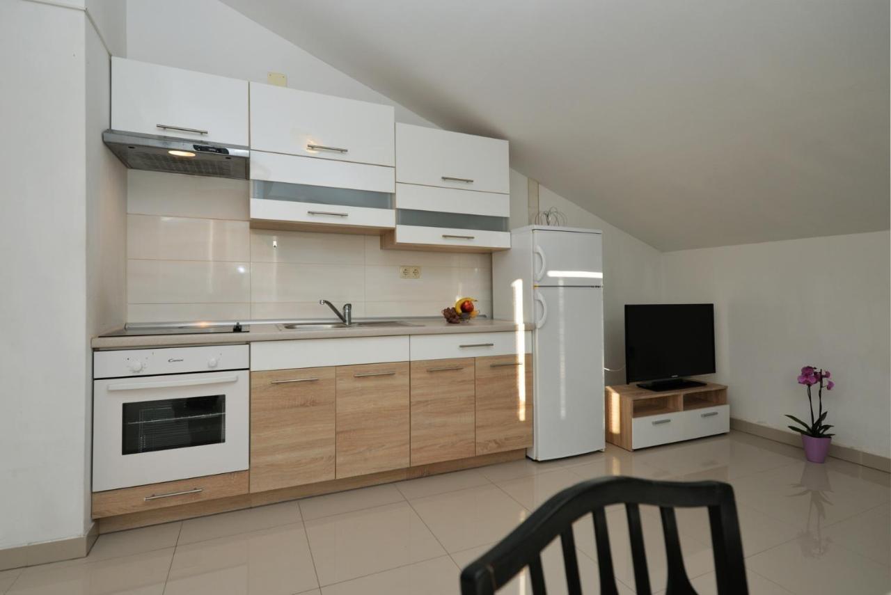 Apartmani Vedrana, Murter Esterno foto